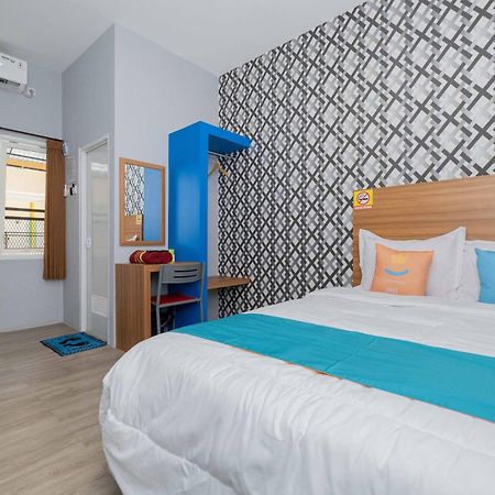 Sans Wm Hotel Blitar Kültér fotó