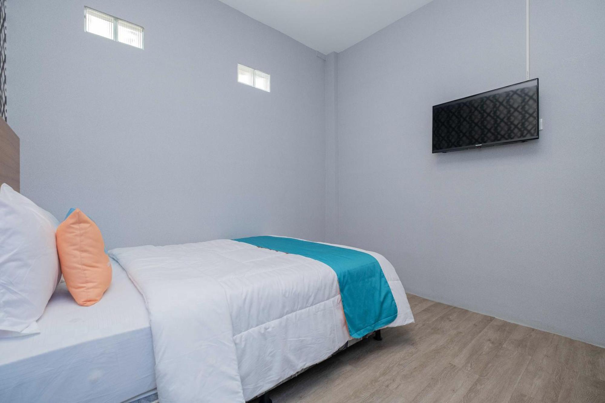 Sans Wm Hotel Blitar Kültér fotó