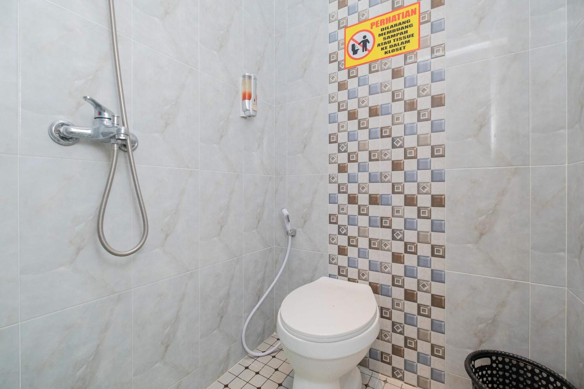 Sans Wm Hotel Blitar Kültér fotó
