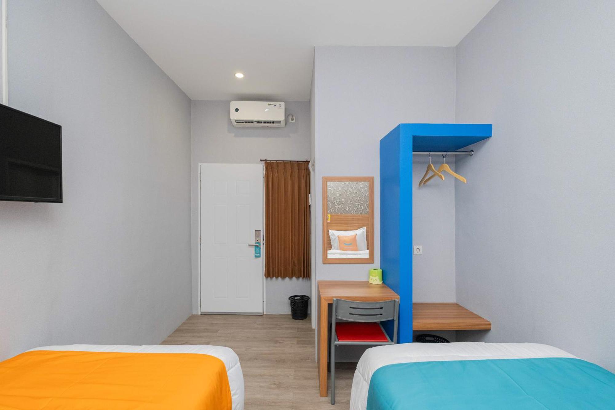 Sans Wm Hotel Blitar Kültér fotó