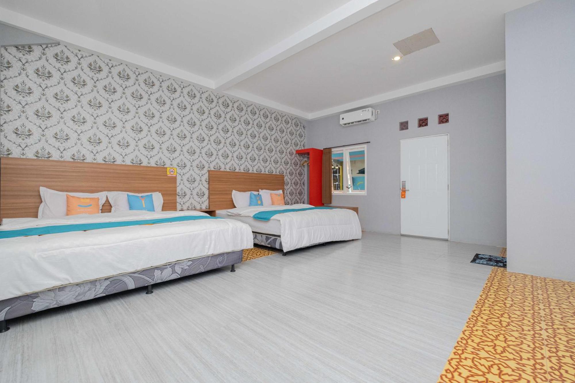 Sans Wm Hotel Blitar Kültér fotó