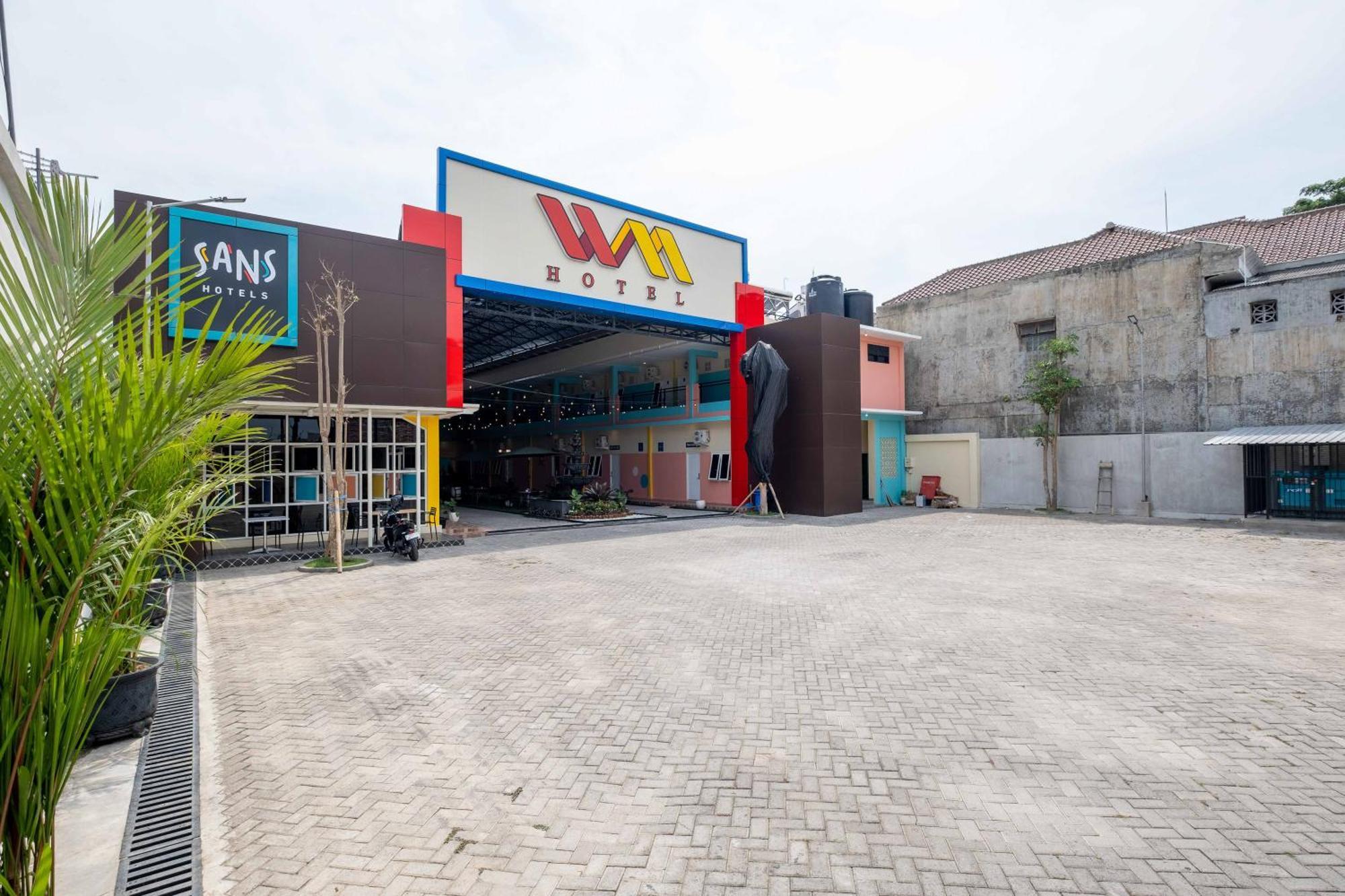 Sans Wm Hotel Blitar Kültér fotó