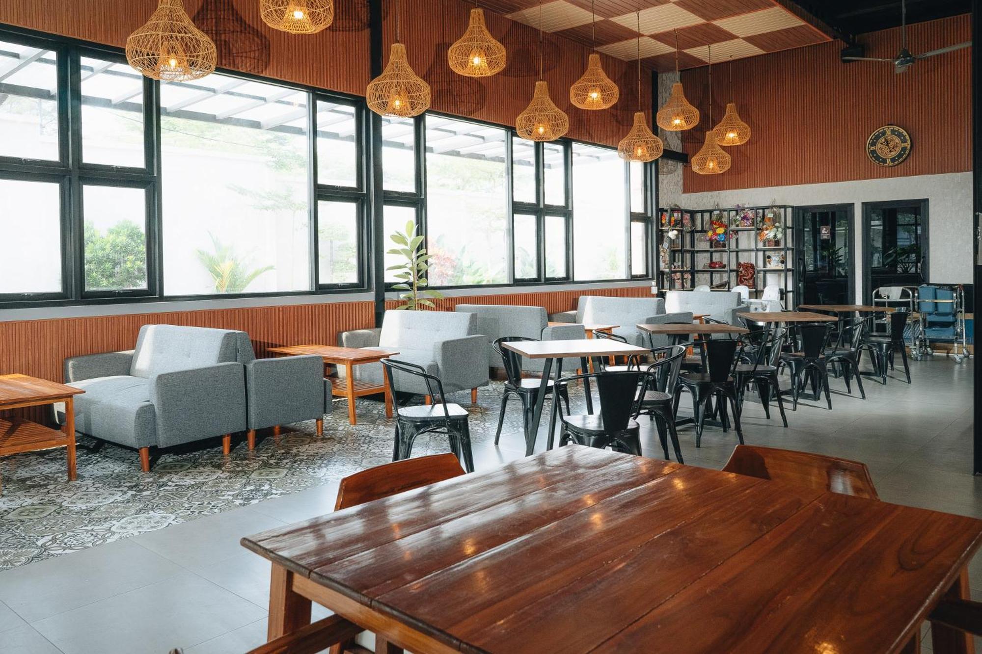 Sans Wm Hotel Blitar Kültér fotó