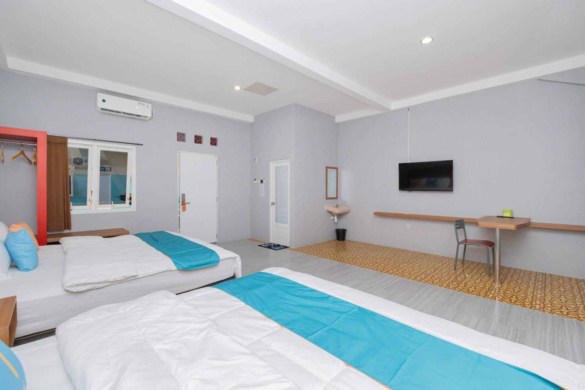 Sans Wm Hotel Blitar Kültér fotó