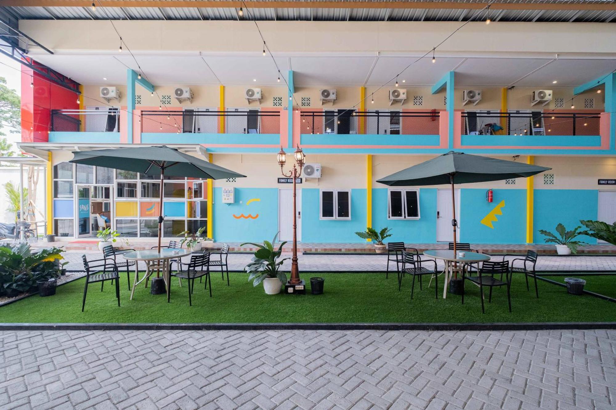 Sans Wm Hotel Blitar Kültér fotó