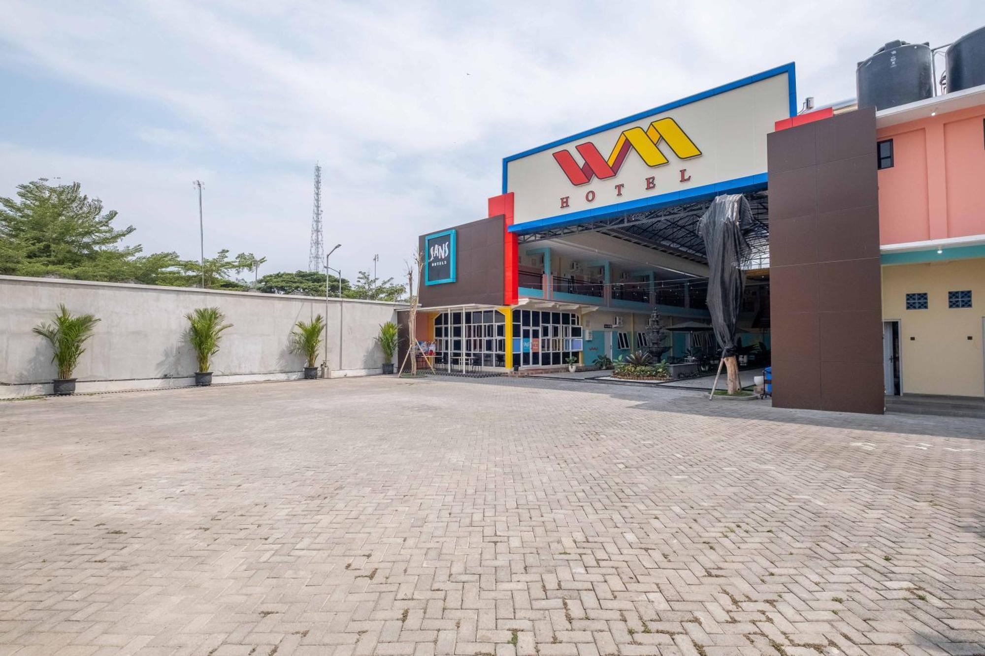 Sans Wm Hotel Blitar Kültér fotó